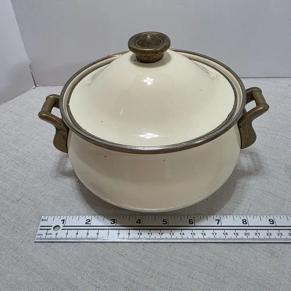 Vintage 1983 La Cuisine Gailstyn-Sutton Cream Enamel Pot Dutch Oven Brass Lid